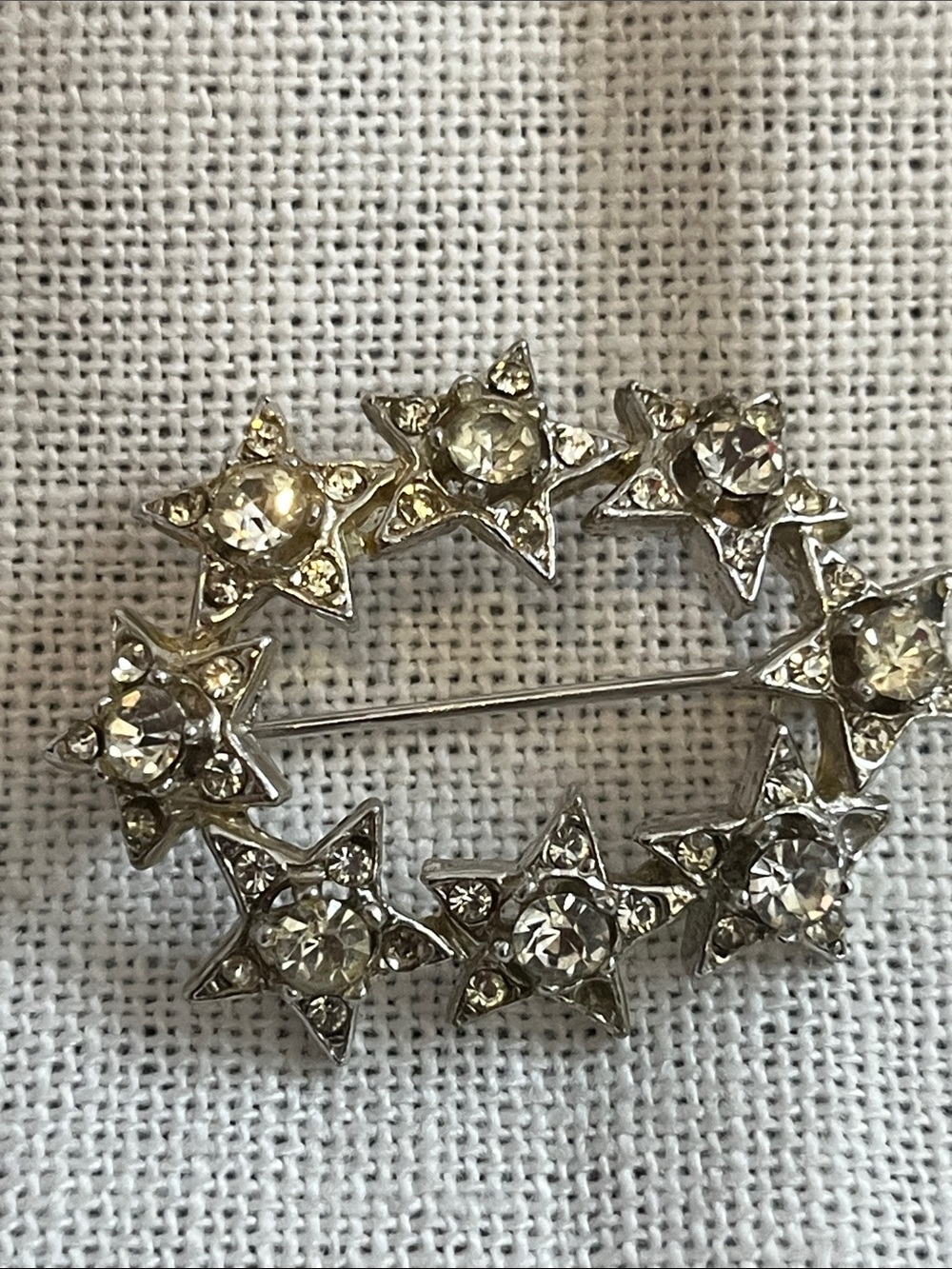 Crystal Star Wreath Brooch - Silver Tone
